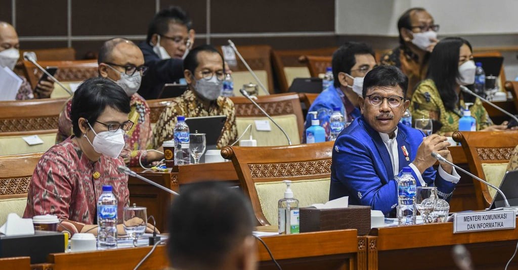 Plate Sebut Isu Reshuffle Mengarah Ke Menteri Yang Mau Nyapres