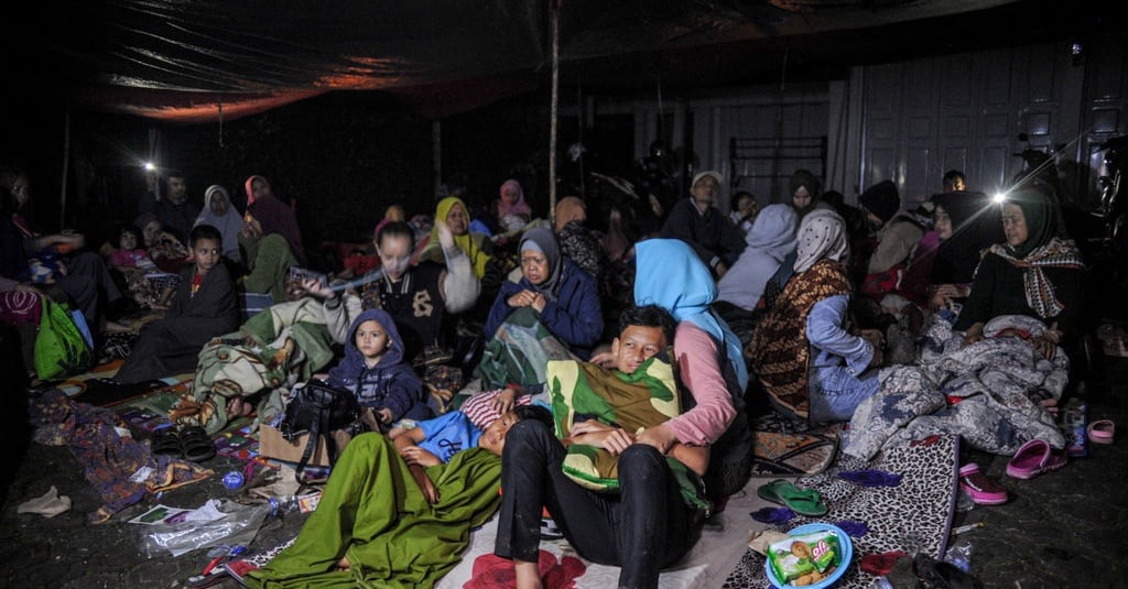 Mensos Salurkan Tenda hingga Makanan untuk Korban Gempa Cianjur