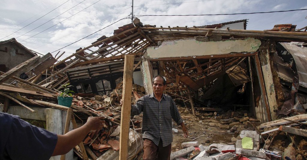 Tim Medis Polri Jemput Bola Layani Korban Gempa Cianjur