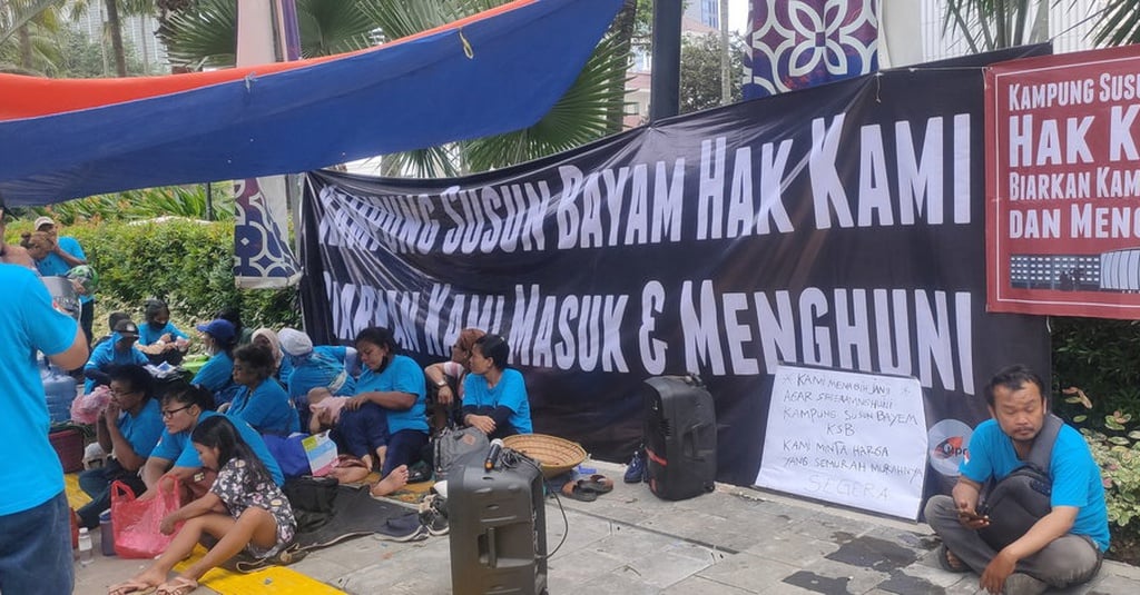 Warga Kampung Bayam Demo Heru Desak Segera Bisa Masuk Rusun