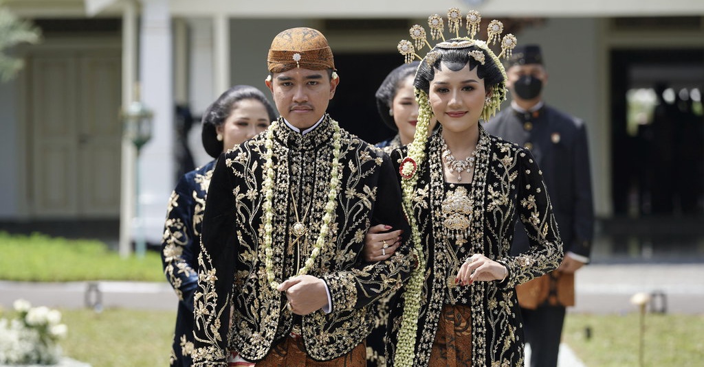 Tamu Pernikahan Kaesang Naik Becak & Andong ke Tempat Resepsi