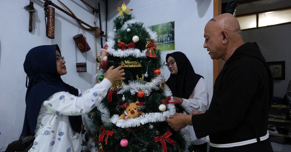 Hukum Mengucapkan Selamat Natal: Boleh & Haram Bagi Umat Islam