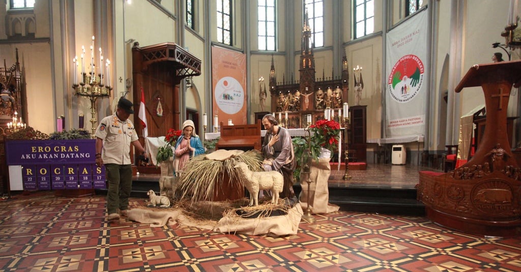 Anjing Pelacak K-19 Sisir Gereja Katedral Jelang Misa Natal 2022