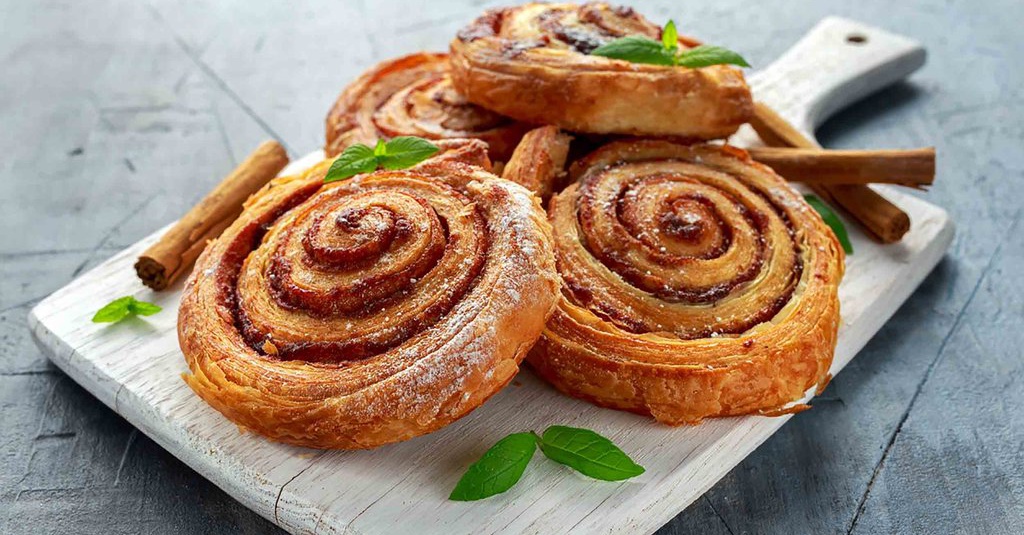 Resep Praktis Cinnamon Roll Lembut untuk Hari Natal 2022