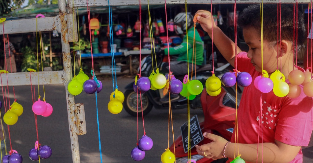 Apa Saja Manfaat Bermain LatoLato dan Risikonya Bagi Anak?