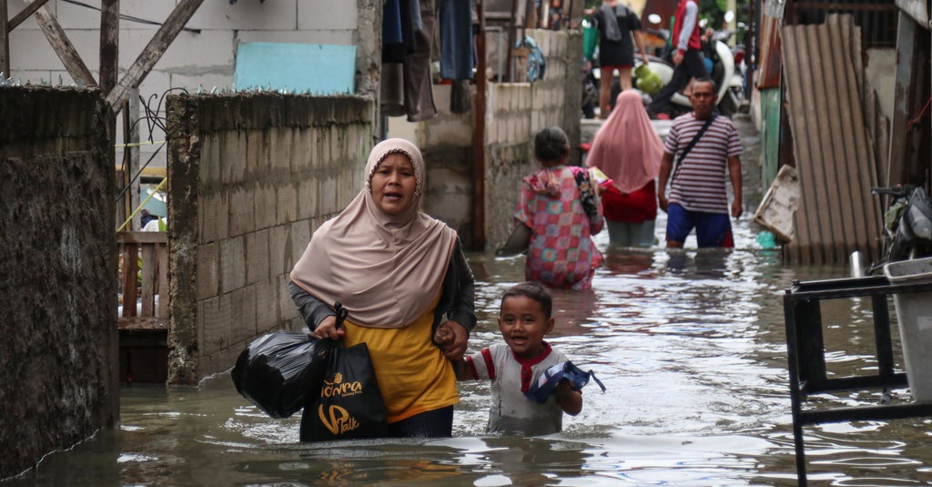 Update Bpbd Dki Terjadi Banjir Di Rt Ruas Jalan