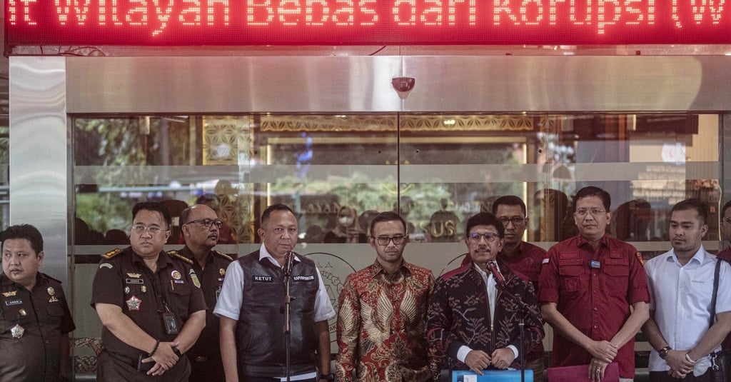 Kejagung Geledah Rumah Dinas Johnny Plate & Kantor Kominfo