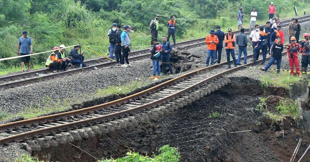 Jalur KA di Bogor Tergerus Longsor, Perbaikan Butuh 3 Bulan