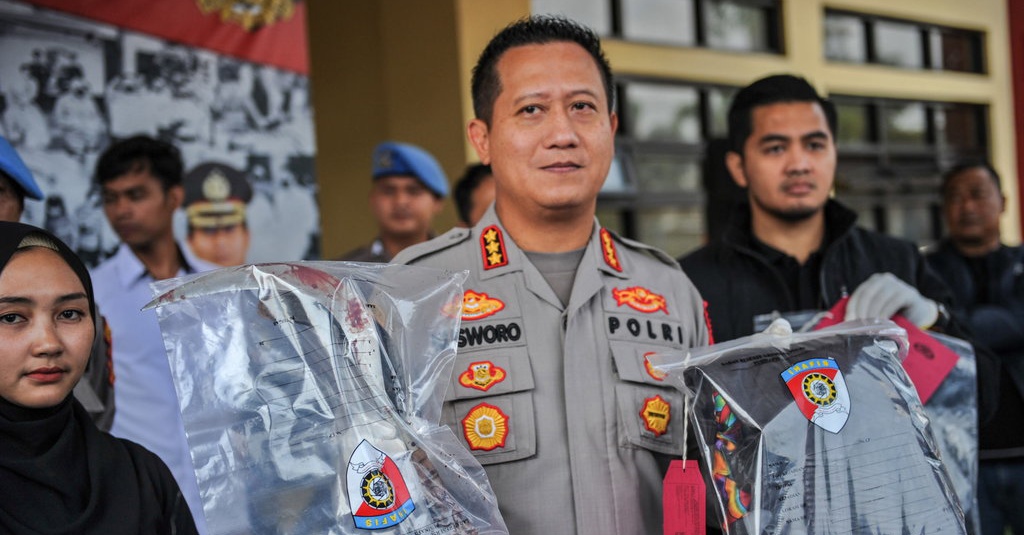 Polisi Tangkap Pelaku Pembacokan Eks Ketua KY & Anaknya