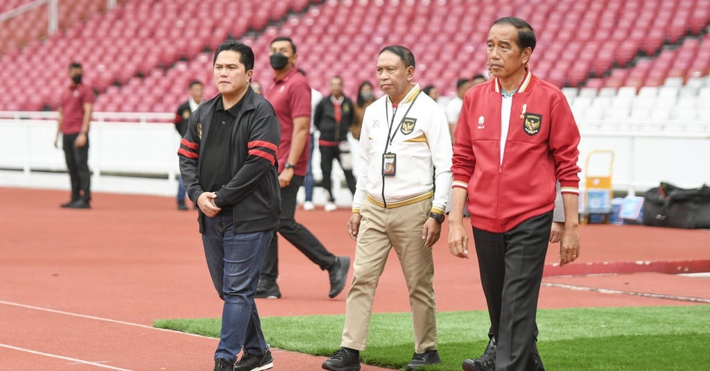 Jokowi Mengaku Pusing Dua Pekan Ini karena Urus Sepak Bola