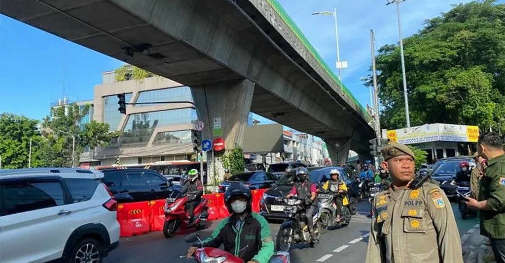 Usai Ramai Dikritik, Dishub DKI Buka Pagar Beton Simpang Santa