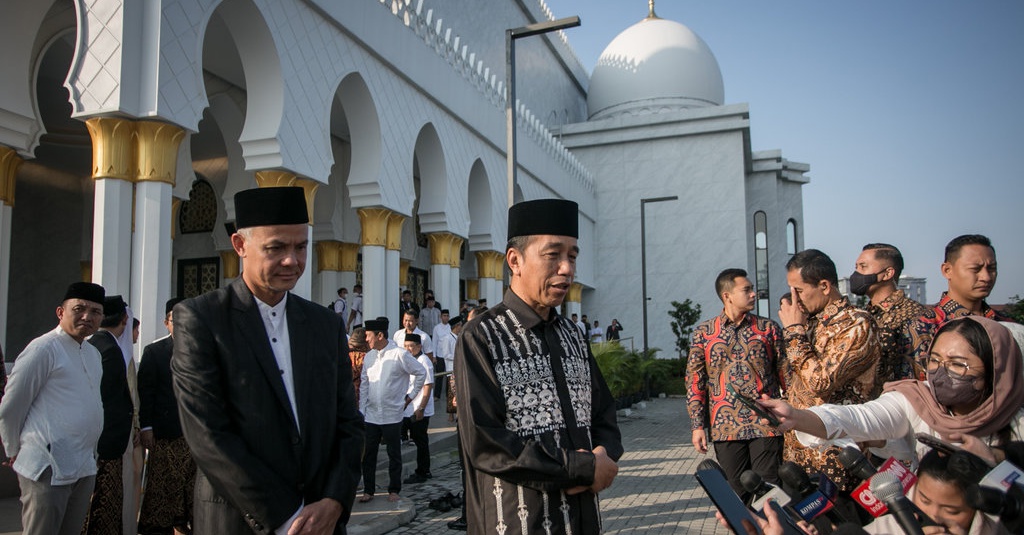 Presiden Jokowi Dan Ganjar Salat Id Di Masjid Sheikh Zayed Solo