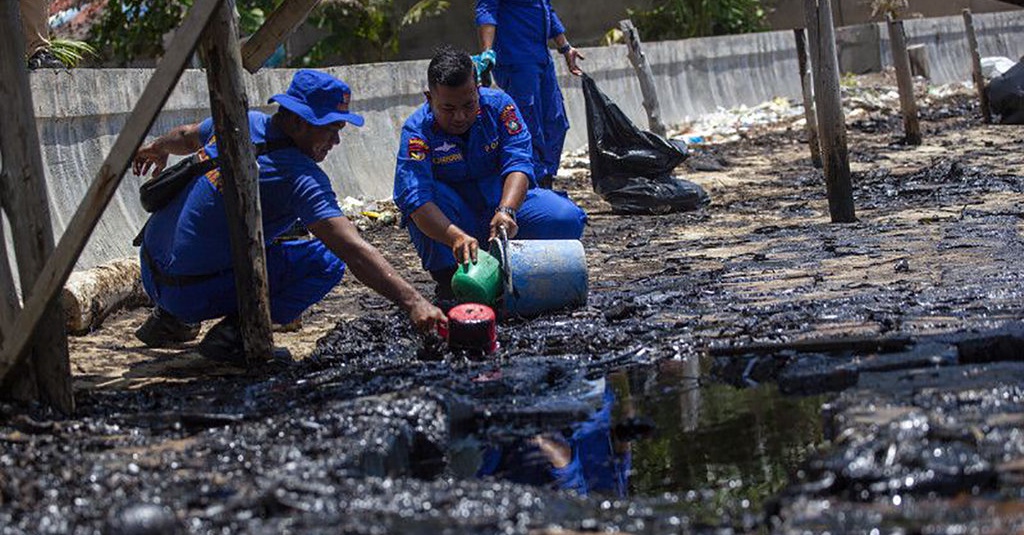 KLHK Turunkan Tim Investigasi Pencemaran di Pantai Batam