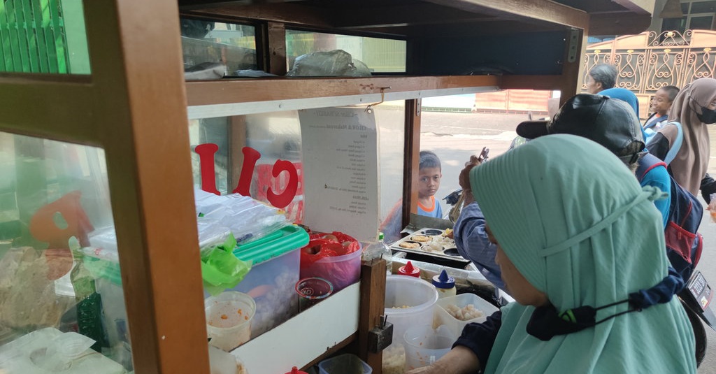Penjual Jajanan Akui Berkurang Pemasukan Imbas Harga Telur Naik