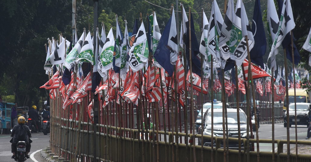 Satpol-PP DKI Jakarta Copot 2.792 Alat Peraga Kampanye