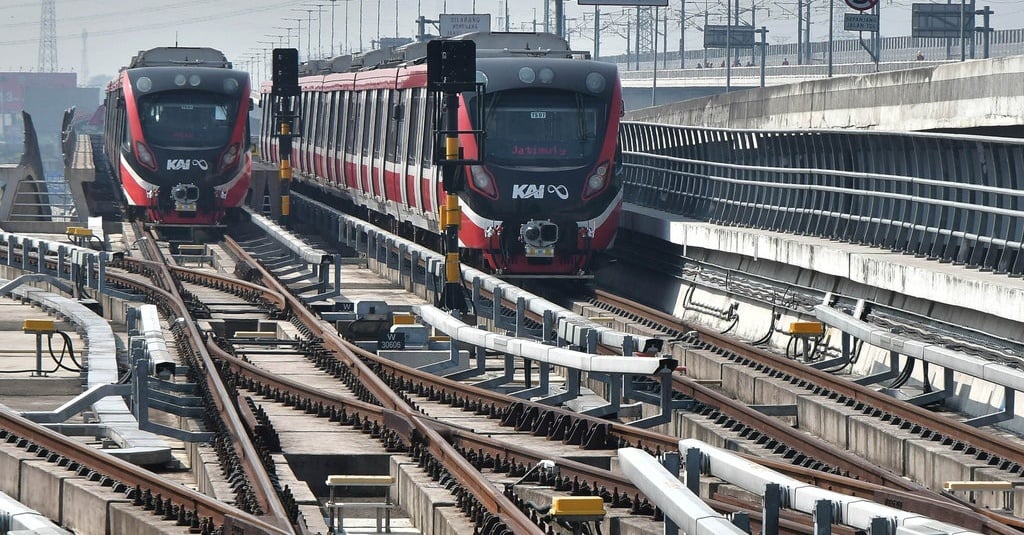 Presiden Jokowi Minta Pintu LRT Jabodebek Diperbaiki