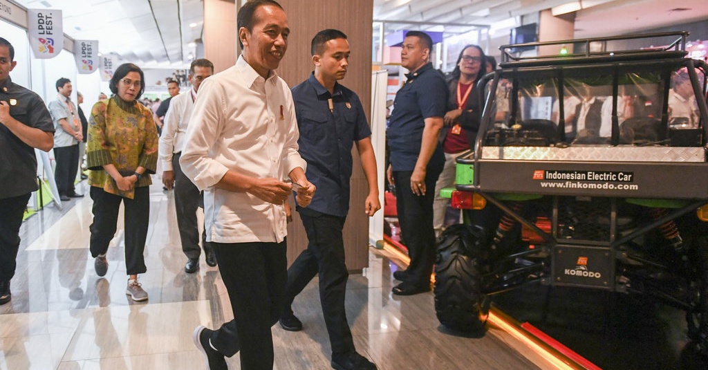 Teken Perpres, Presiden Jokowi Bubarkan KPCPEN