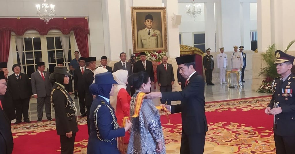 Jokowi Anugerahkan Tanda Kehormatan bagi Iriana & Tokoh Lain