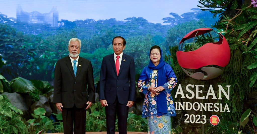 Tiba di KTT ASEAN, Xanana Gusmao Cium Tangan Ibu Negara Iriana