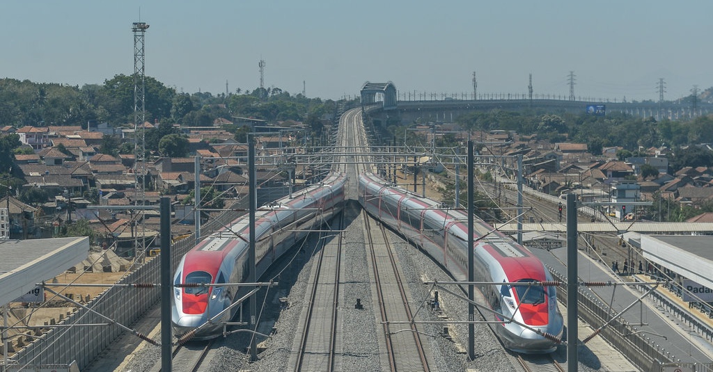 Kereta Cepat Melaju hingga Surabaya Masih dalam Studi