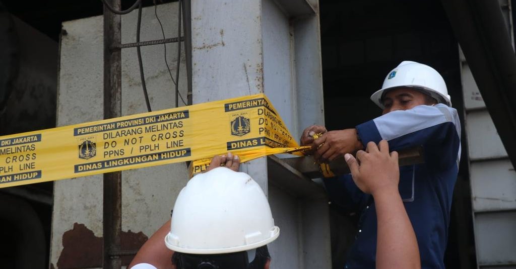 DLH DKI Segel Cerobong Milik PT Jakarta Central Asia Steel