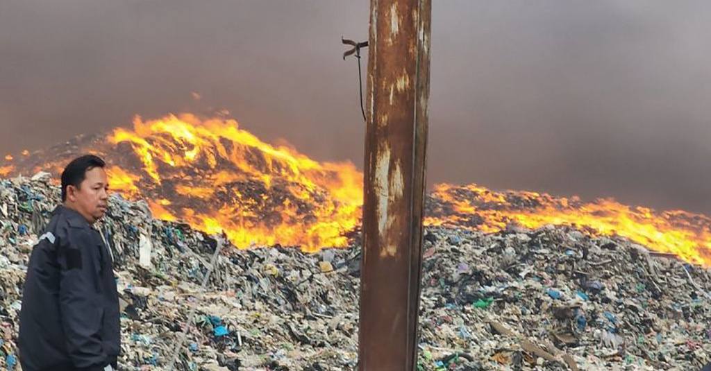 Kebakaran Melanda TPA Jatibarang Semarang