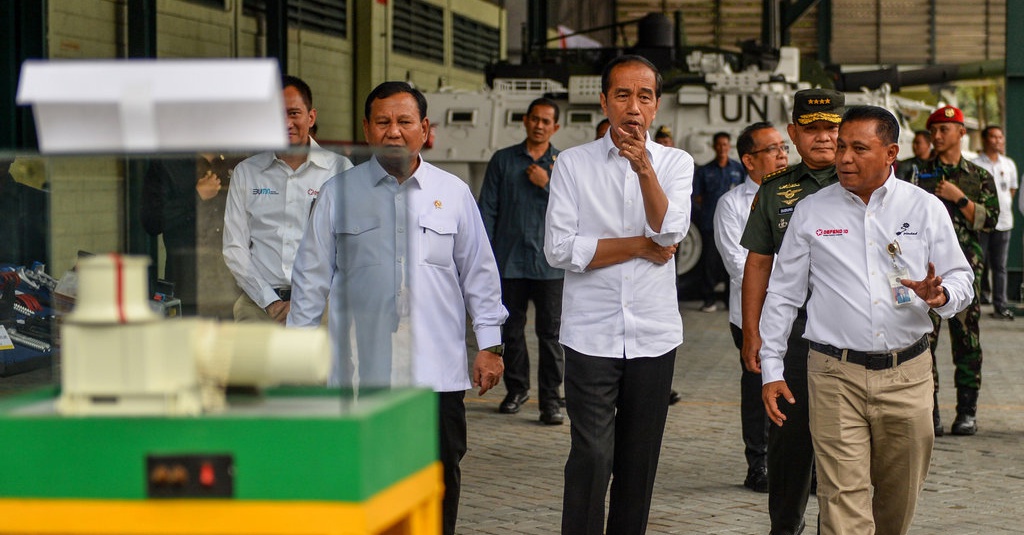 Naik Kereta Cepat Bareng Jokowi, Prabowo Bantah Bahas Politik