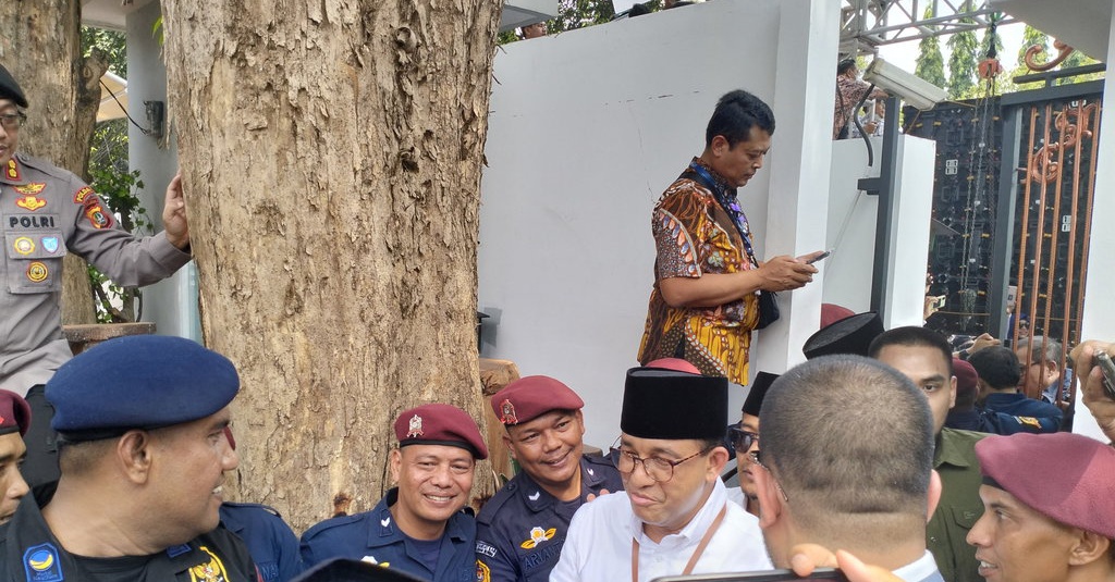 Anies-Cak Imin Masuk ke Gedung KPU Kompak Pakai Kemeja Putih