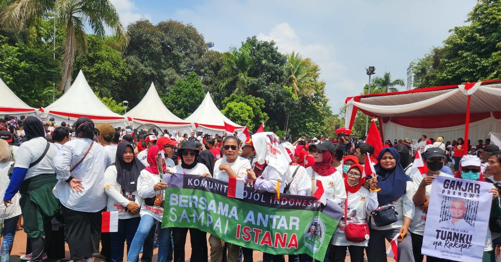 Komunitas Ojol Indonesia Dukung Ganjar-Mahfud di Tugu Proklamasi