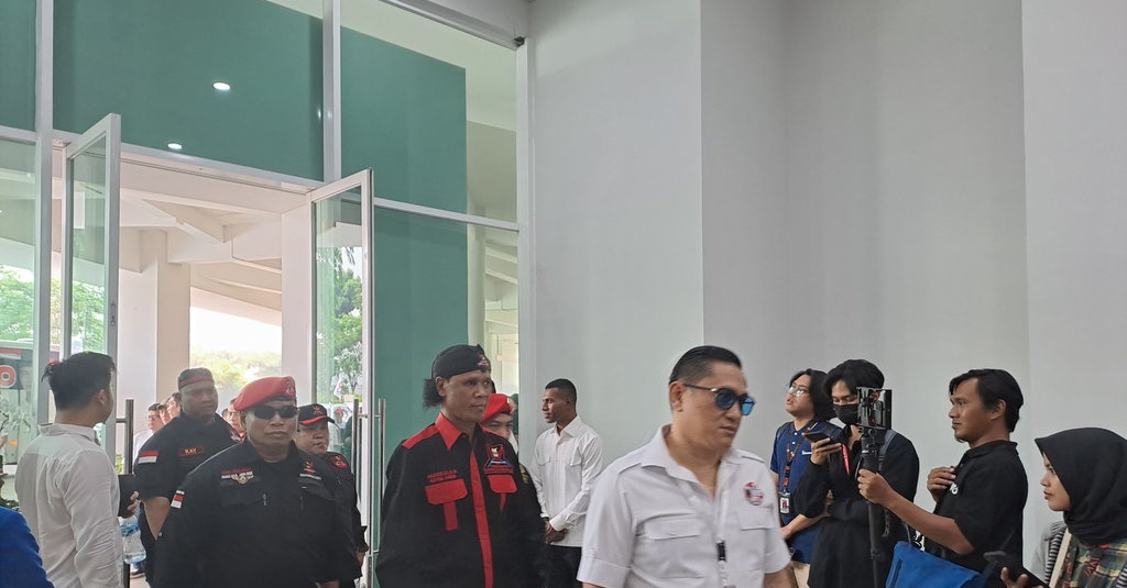 Hercules Hadir di GBK Antar Prabowo-Gibran ke KPU