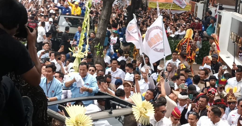 Kami ke KPU Diantar Mobil Pertama Buatan Indonesia