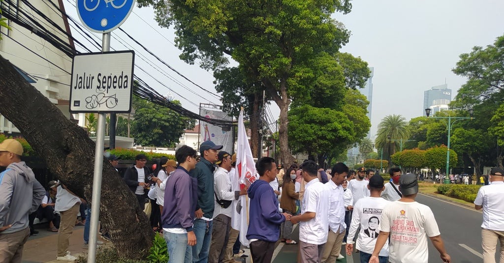 Sebagian Pendukung Prabowo-Gibran di Taman Suropati Mulai ke KPU