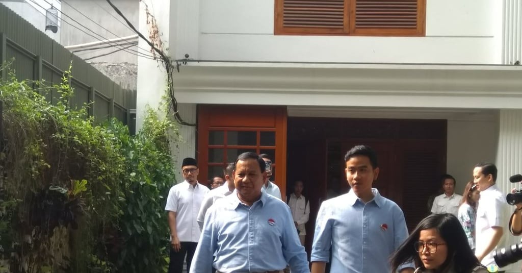 Prabowo-Gibran Tampil Perdana ke Publik usai Resmi Berpasangan