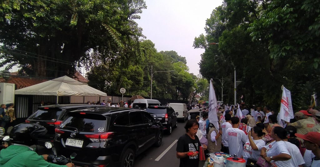 Jalan di Taman Suropati Macet Jelang Kedatangan Prabowo-Gibran