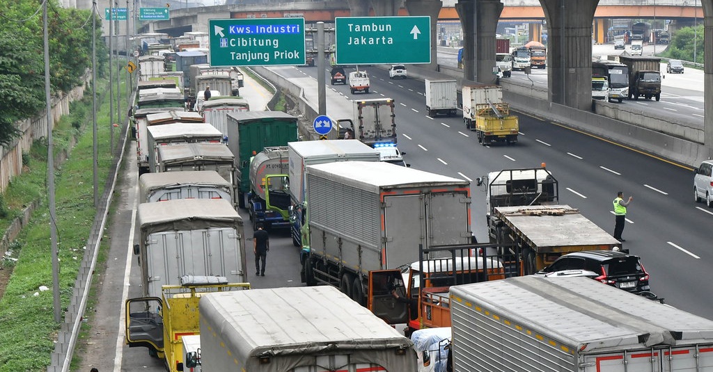 Larangan Angkutan Truk Beroperasi saat Natal & Tahun Baru 2023