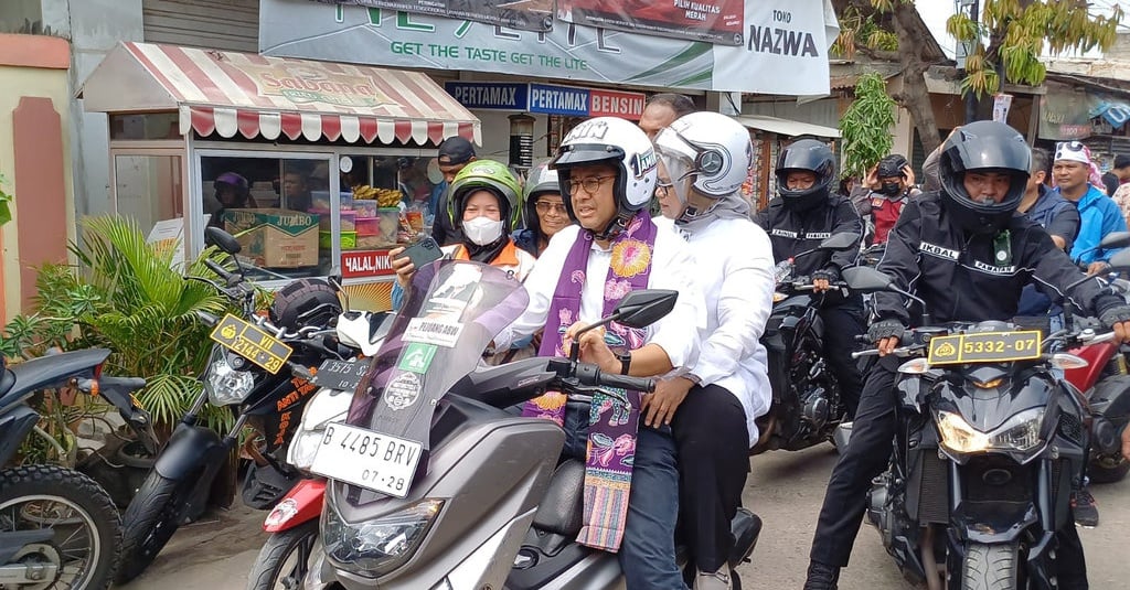 Kampanye Perdana Anies Dan Istri Berboncengan Ke Tanah Merah