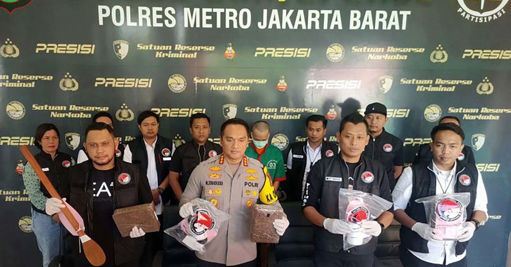 Polisi Gerebek Pabrik Narkoba Di Jakbar Sita Kg Ganja