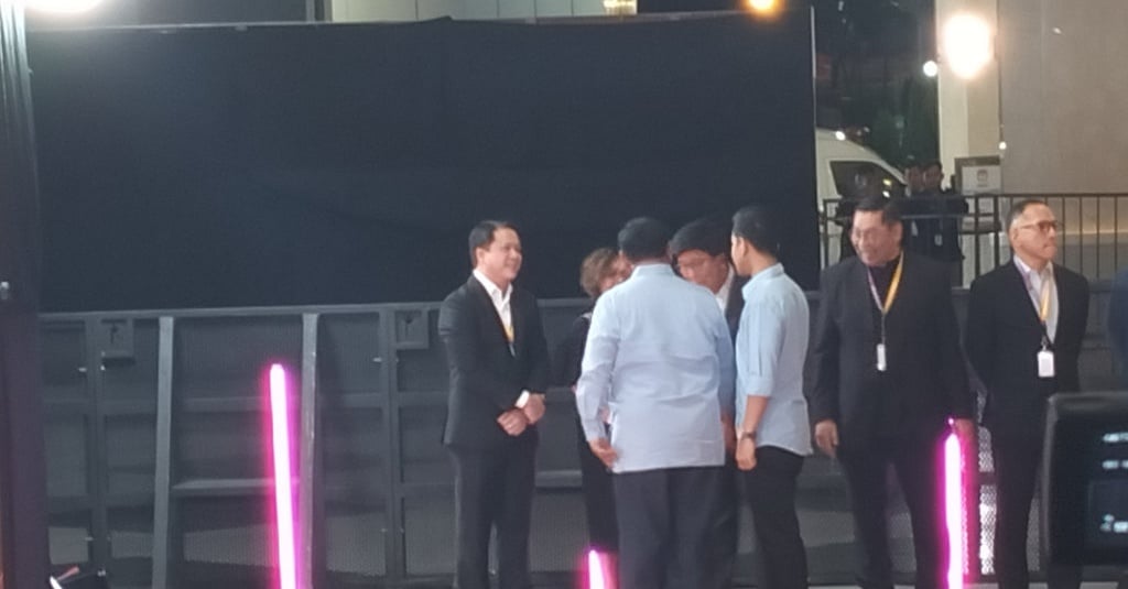 Tiba di JCC Senayan, Gibran Didampingi Erick Thohir & Prabowo