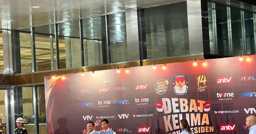 Prabowo & Gibran Kompak Datang Bersama di JCC: Kami Siap