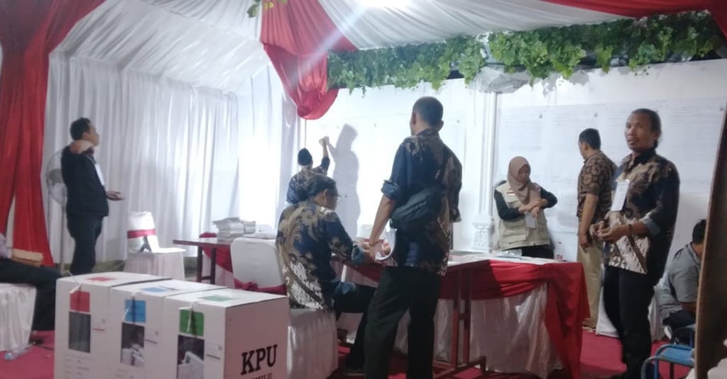 Di TPS Mahfud MD Nyoblos, PDIP Menang Telak dalam Pileg DPR RI