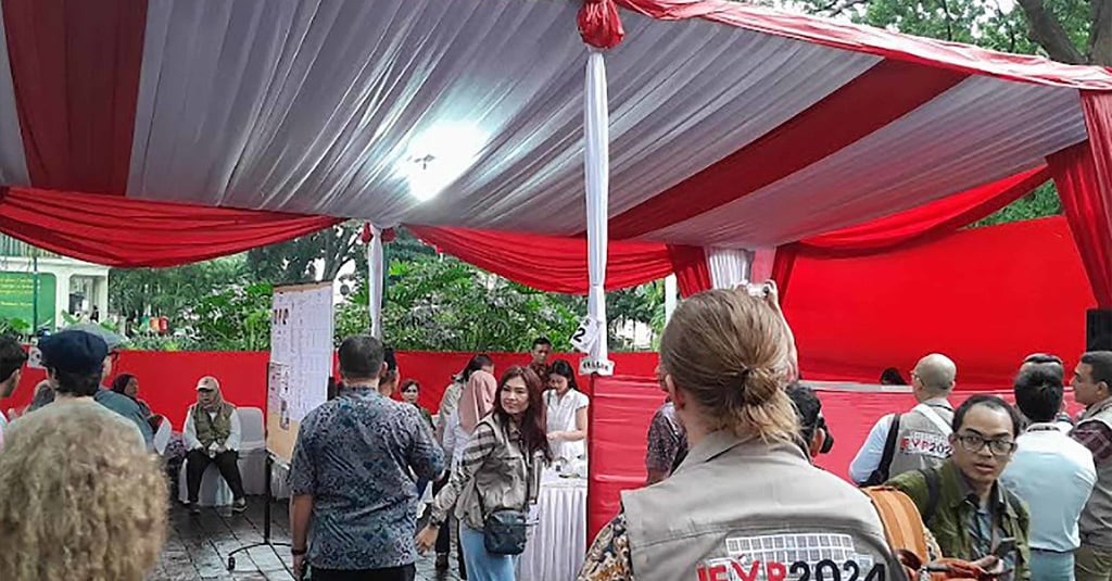 WNA Ikut Pantau Pemungutan Suara di Taman Suropati