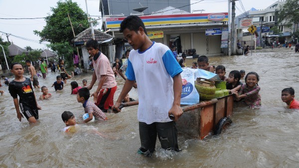 Banjir Melanda, Waspadai Penyakit Leptospirosis Banjir Melanda, Waspadai Penyakit Leptospirosis