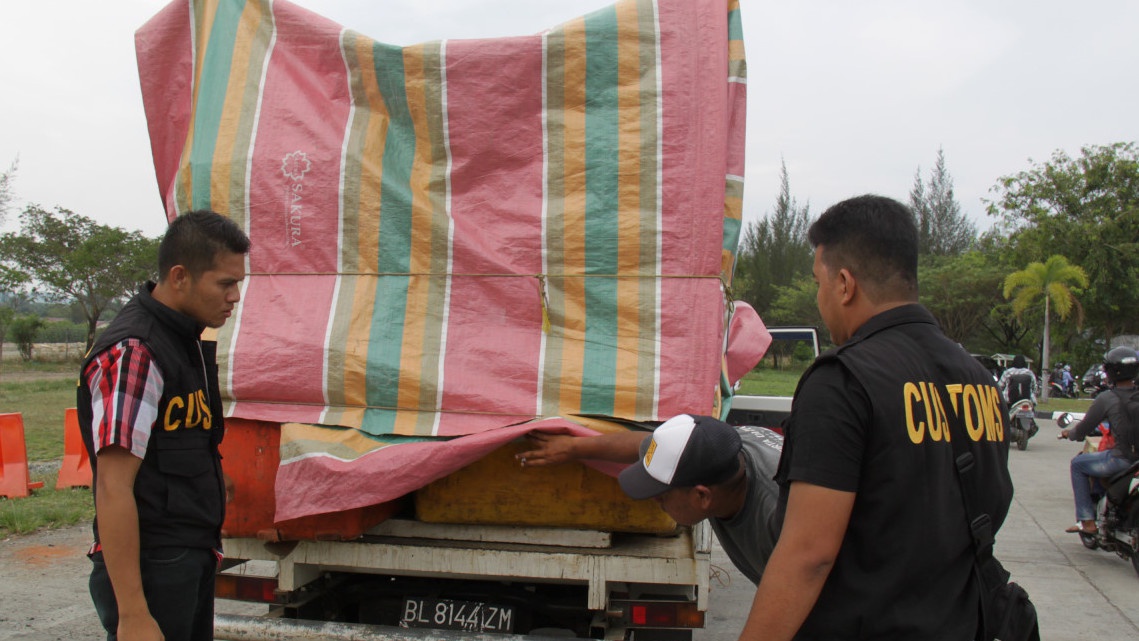 Bea Cukai Ungkap Barang Impor Ilegal Paling Banyak dari Malaysia Bea Cukai Ungkap Barang Impor Ilegal Paling Banyak dari Malaysia