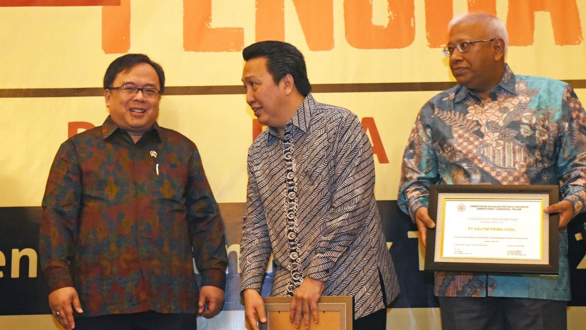 Sumbang 23 Persen Pajak, Sejumlah WP Besar Dapat Penghargaan Sumbang 23 Persen Pajak, Sejumlah WP Besar Dapat Penghargaan