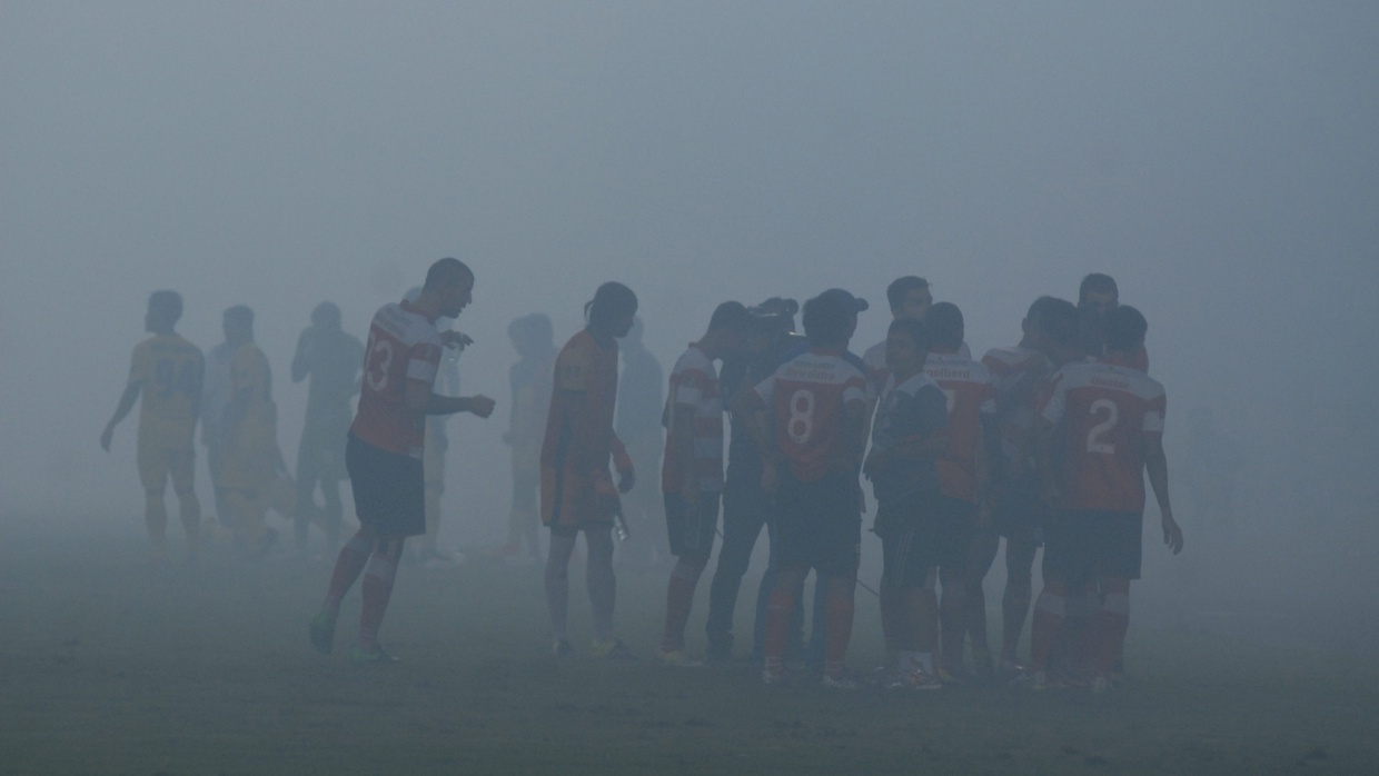Laga TSC Terhenti Karena Paparan Asap Laga TSC Terhenti Karena Paparan Asap