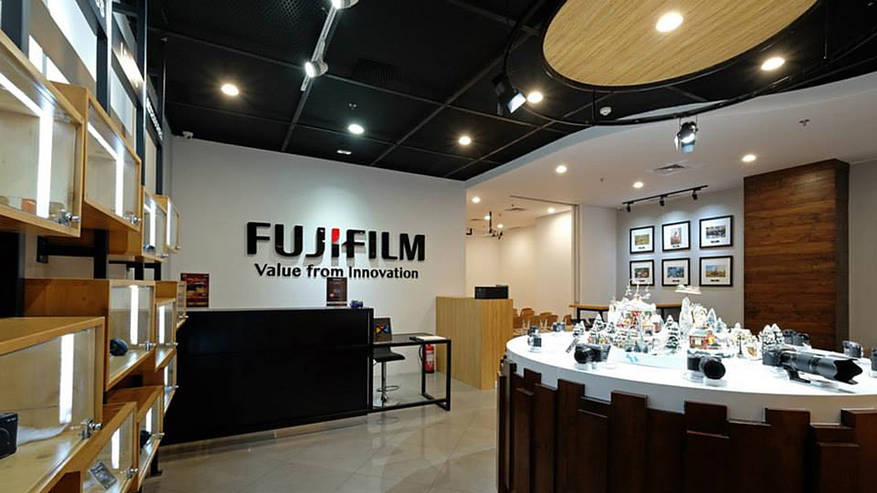 Fujifilm yang Lolos dari Ujian Zaman Fujifilm yang Lolos dari Ujian Zaman