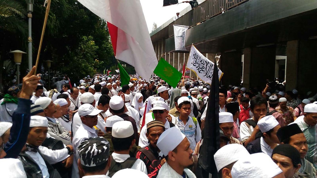 Demo 4 November, LSM MER-C Turunkan Puluhan Petugas Medis Demo 4 November, LSM MER-C Turunkan Puluhan Petugas Medis