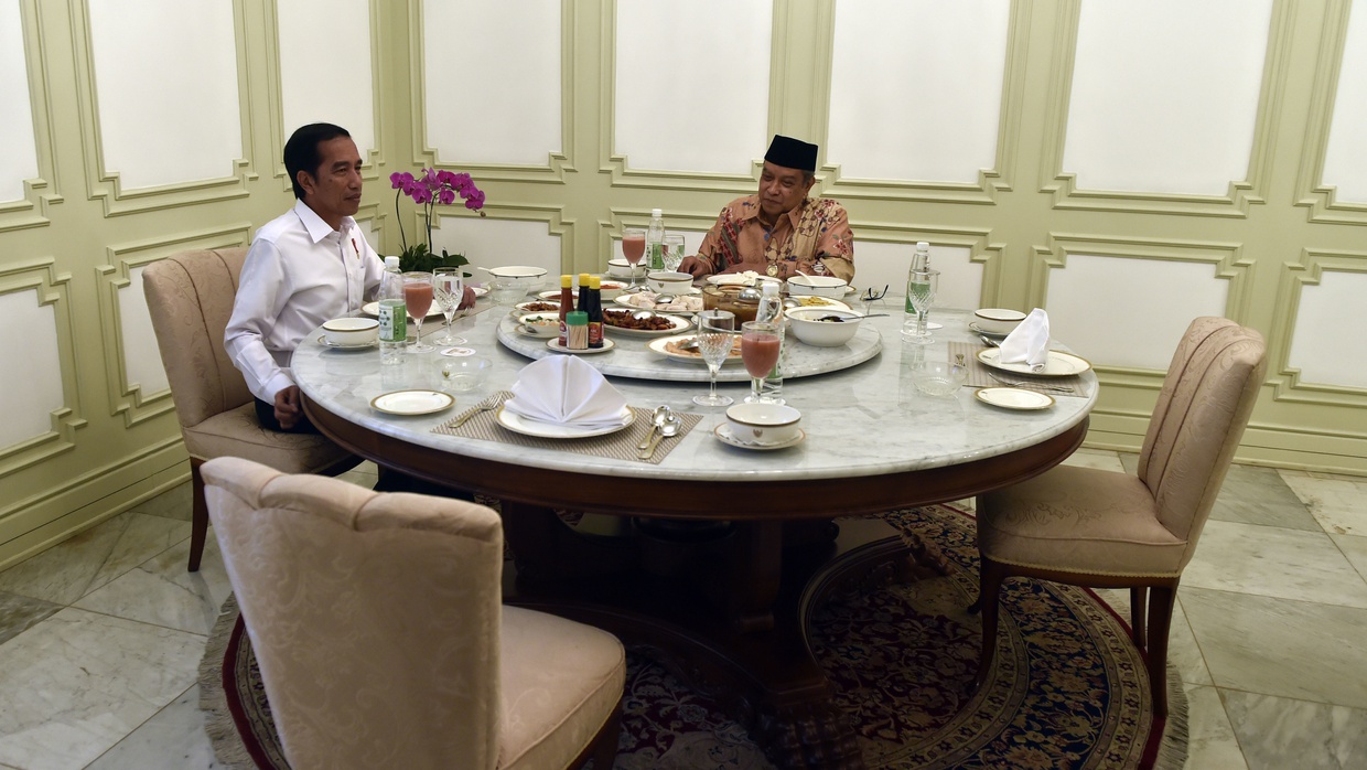 Presiden Jokowi Makan Siang Bersama Ketua PP Muhammadiyah Presiden Jokowi Makan Siang Bersama Ketua PP Muhammadiyah