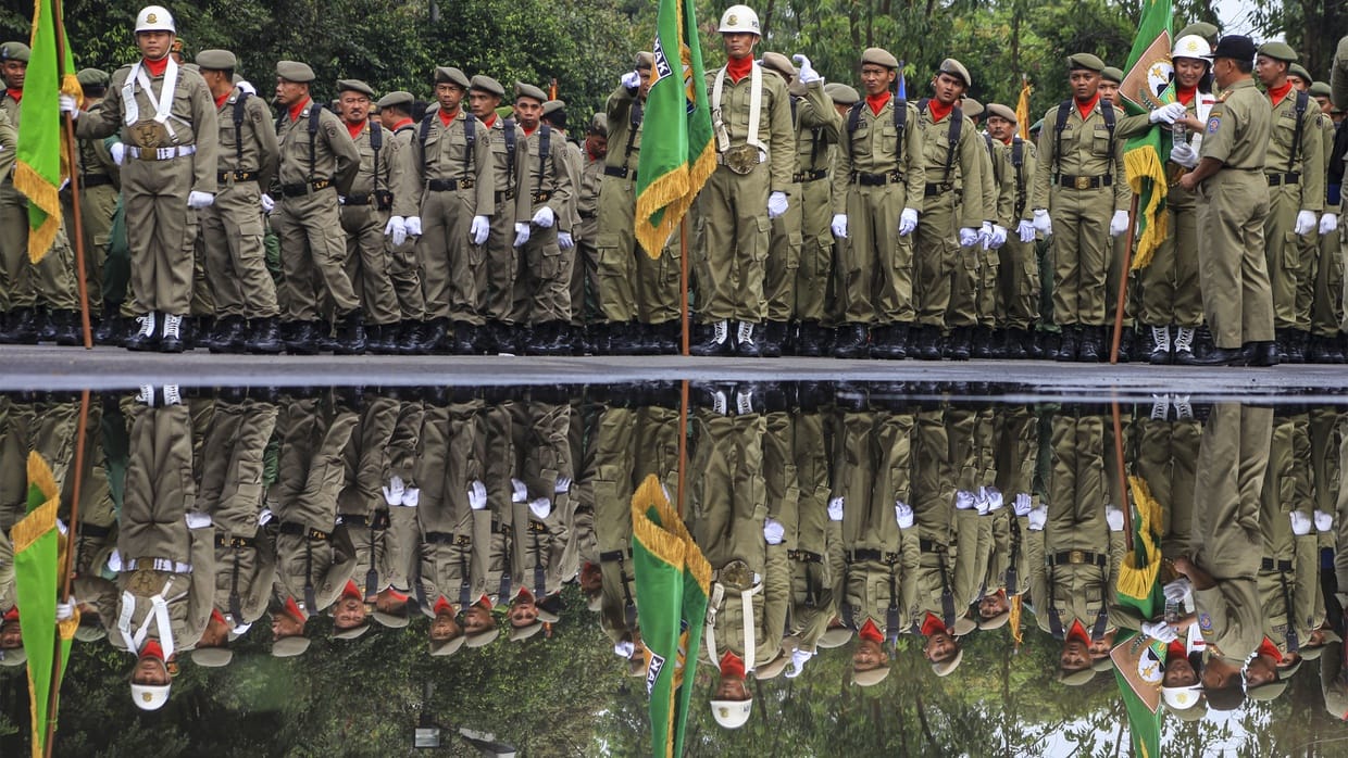 Mengenal Formasi Polisi Pamong Praja Pemula, Tugas & Gajinya Mengenal Formasi Polisi Pamong Praja Pemula, Tugas & Gajinya