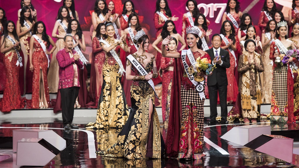 Bunga Jelitha Dinobatkan sebagai Puteri Indonesia 2017 Bunga Jelitha Dinobatkan sebagai Puteri Indonesia 2017